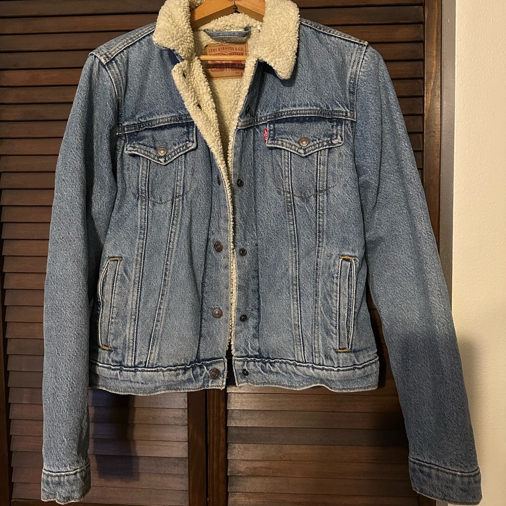 Levi Sherpa Jacket size Large